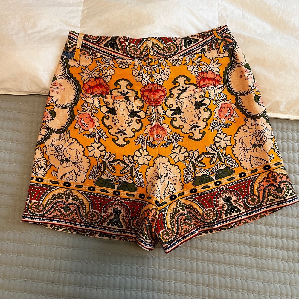 A Loves A Floral Patterned Women's Shorts